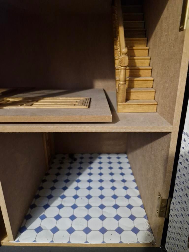 Groot poppenhuis inclusief gevelsteentjes, Ophalen of Verzenden, Gebruikt, Poppenhuis