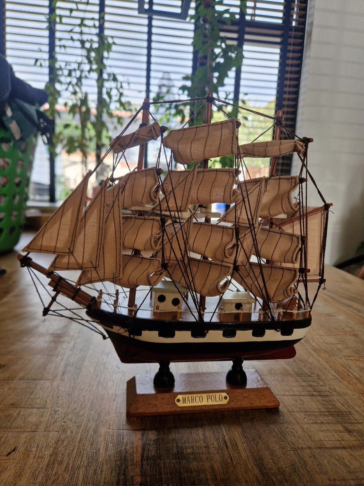 Decoratief schaalmodel zeilschip 'Marco Polo', Ophalen