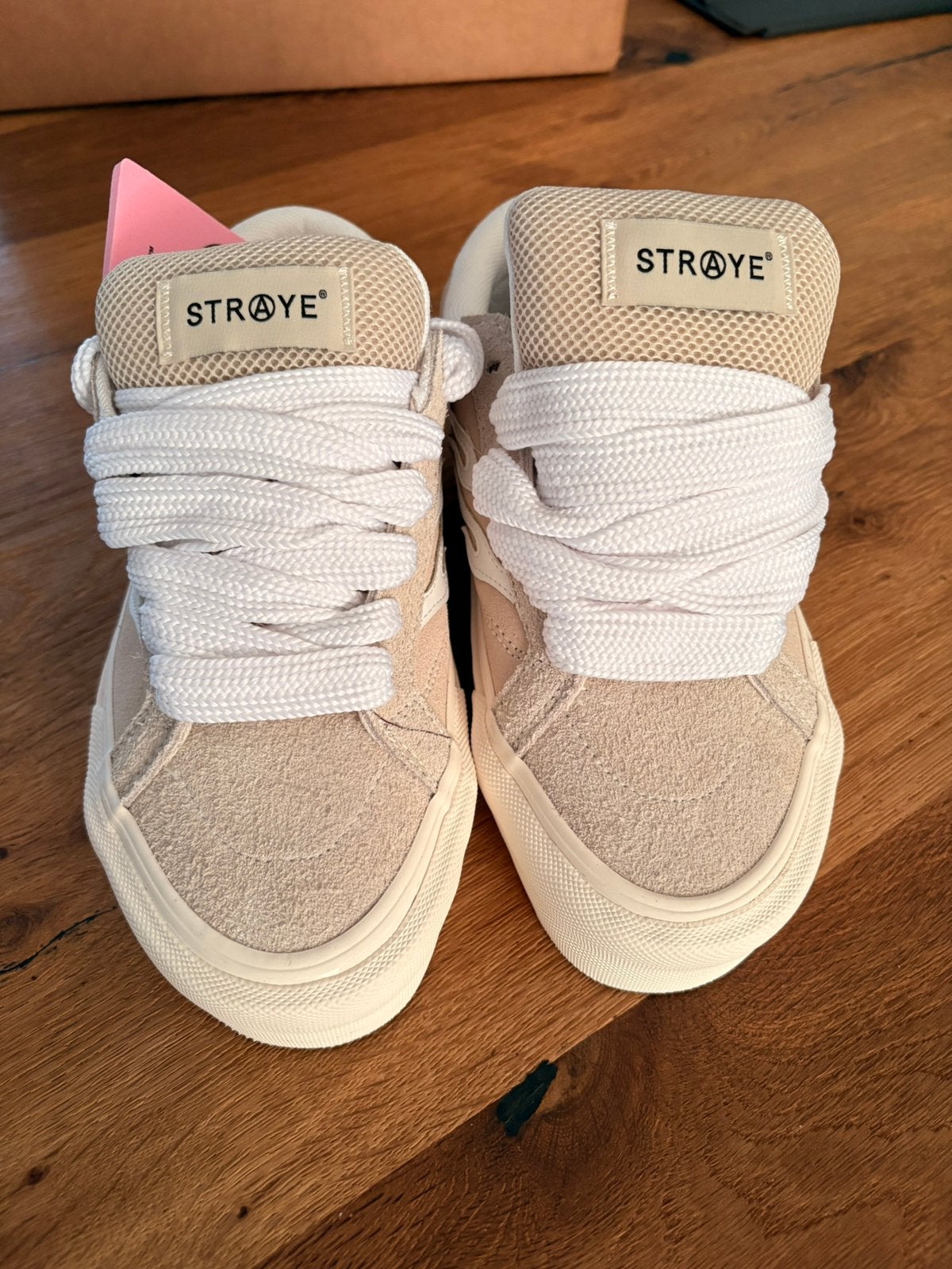 Straye schoenen., Beige, Nieuw, Ophalen of Verzenden, Sneakers of Gympen
