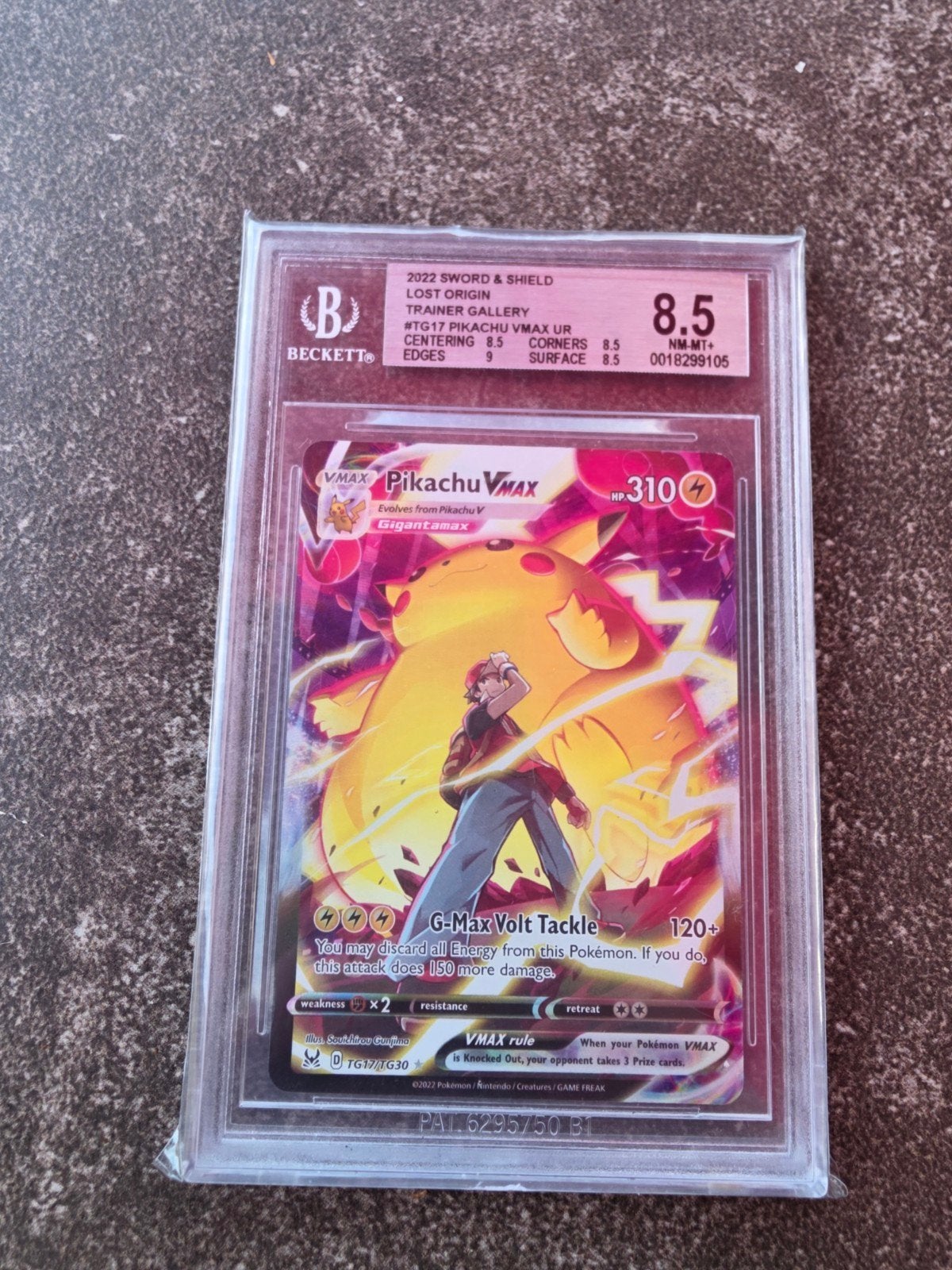 Pikachu VMAX TG17/TG30 Graded 8.5 Beckett - Lost Origin, Ophalen of Verzenden