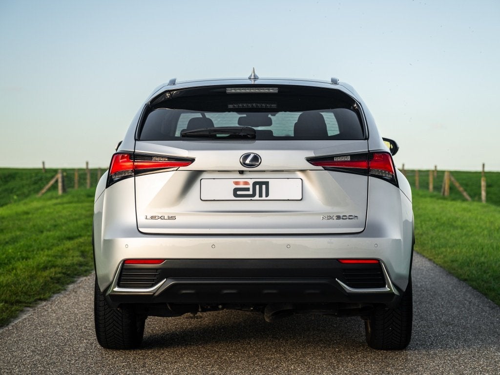 Lexus NX 300h AWD Luxury Facelift Leder Adaptive Cruise etc., Auto's, Gebruikt, 1760 kg, Bedrijf, 155 pk