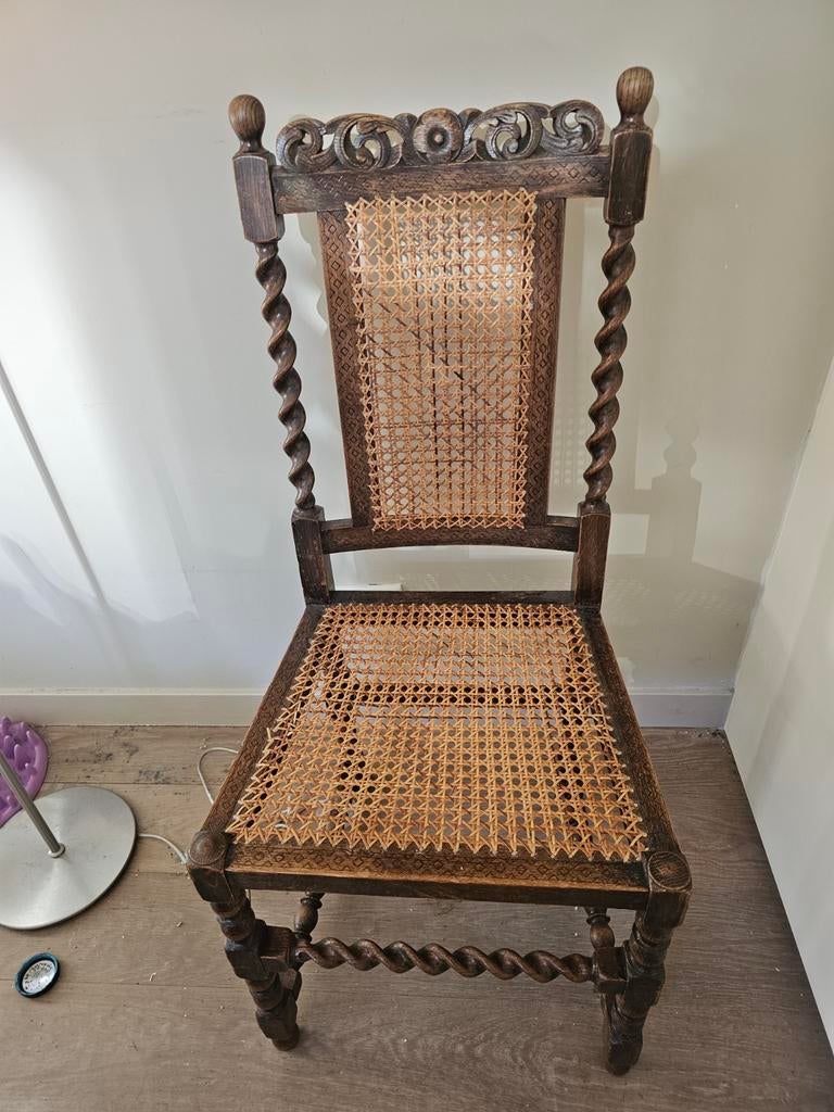 Antieke houten stoel met rotan zitting en rugleuning, Ophalen