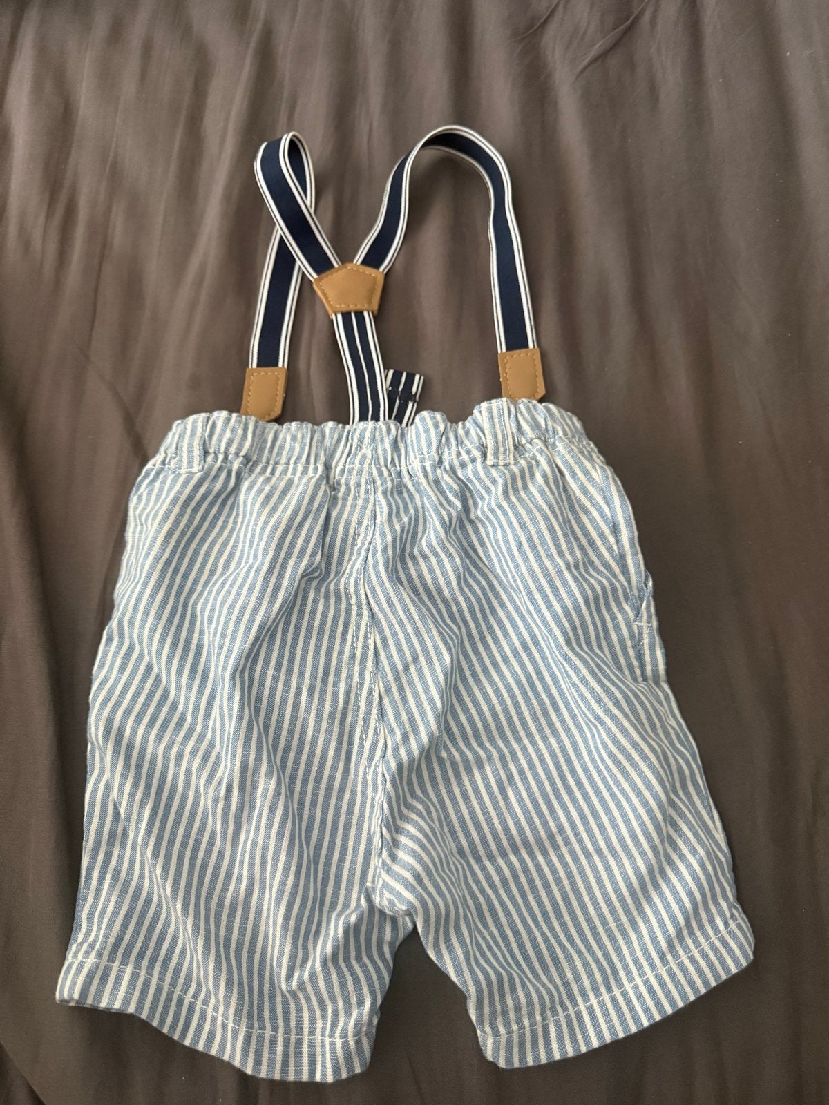 H&M gestreepte korte broek met bretels (maat 68), Ophalen of Verzenden, Zo goed als nieuw, Jongetje