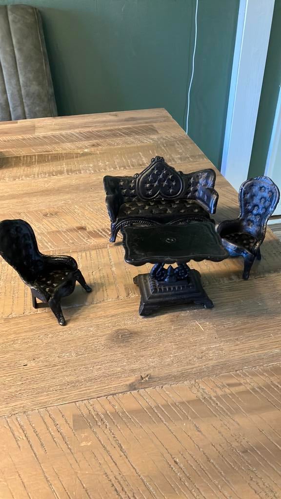 Gietijzer miniatuur poppenhuis meubels bank 2 stoelen tafel, Verzamelen, Poppenhuizen en Toebehoren, Ophalen of Verzenden, Gebruikt
