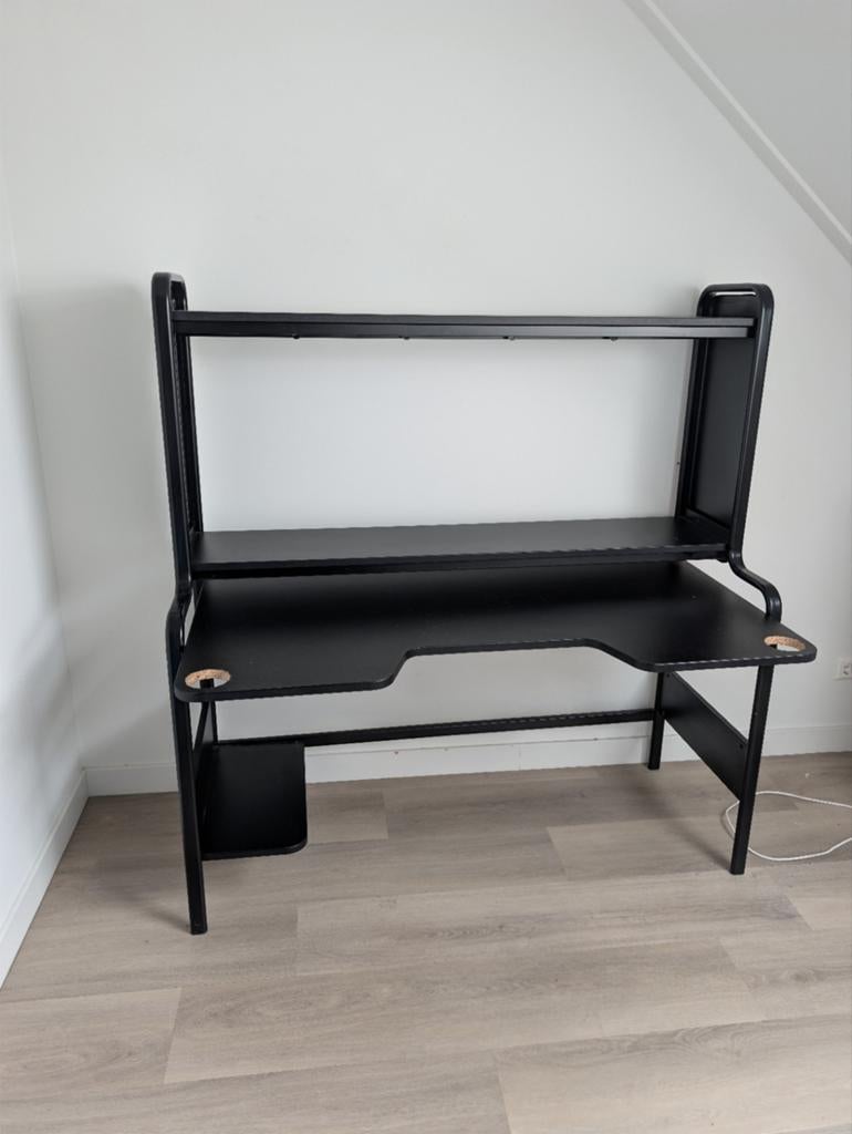 Zwart Gamingbureau Ikea Fredde, Huis en Inrichting, Bureaus, Ophalen, Gebruikt, Spaanplaat of MDF, Modern
