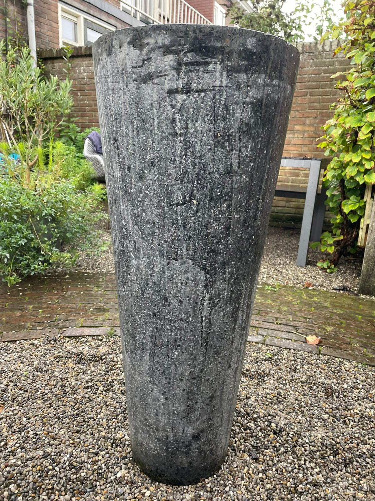 Hoge bloempot, Ophalen, Zo goed als nieuw, Rond, Steen