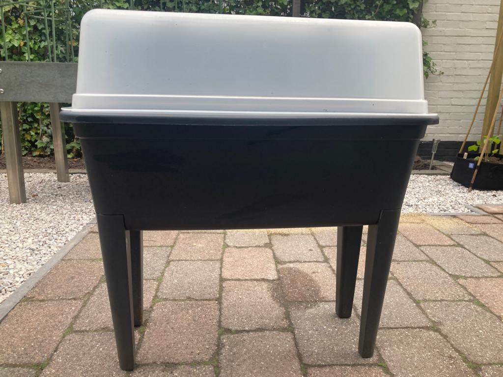 Kweektafel met deksel, Ophalen, Gebruikt