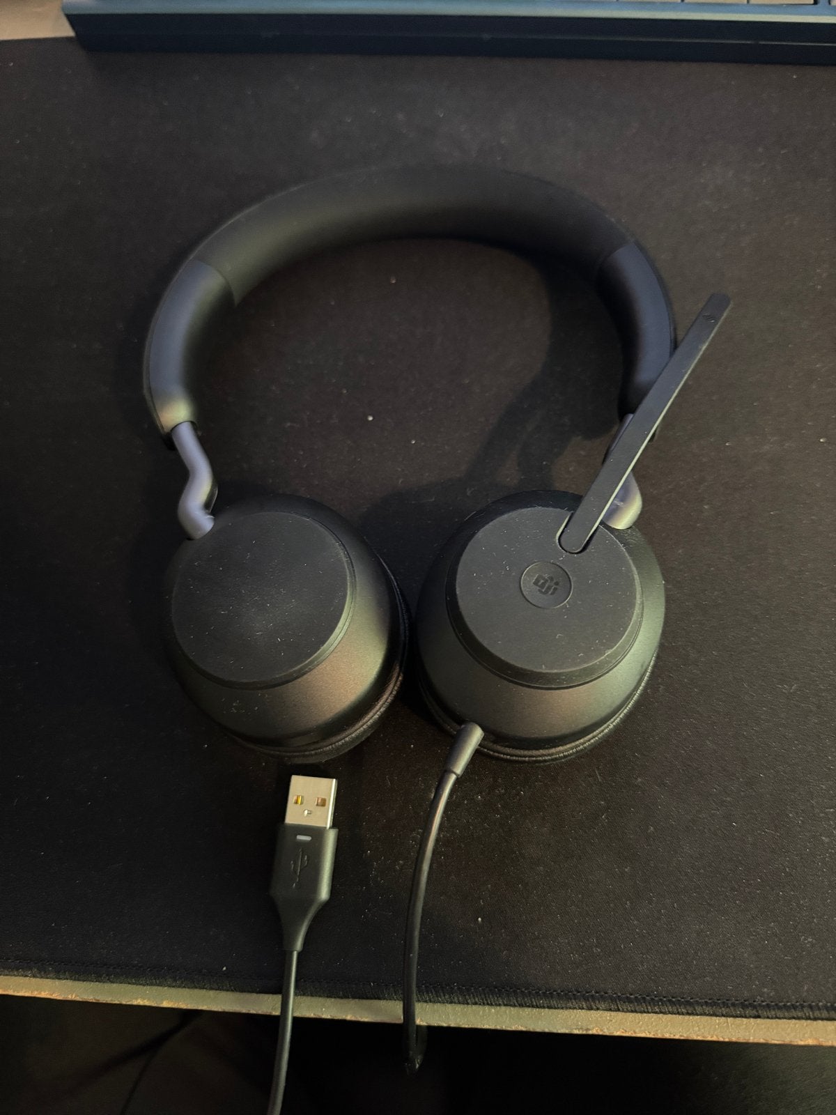 Jabra Evolve2 40 USB-A Headset met microfoon en etui, On-ear, Ophalen of Verzenden, Zo goed als nieuw, Draagtas/etui