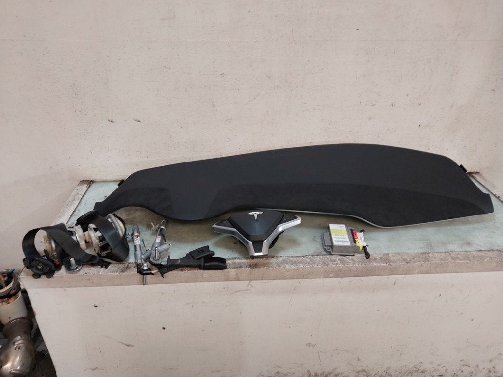 Airbag Set + Dashboard Tesla Model S 2017 106069511C, Auto-onderdelen, Germany_Sales@tesla.com, Gebruikt, Overige automerken, Ludwig-Prandtl-Straße 27 - 29, Berlin 12526, , Duitsland