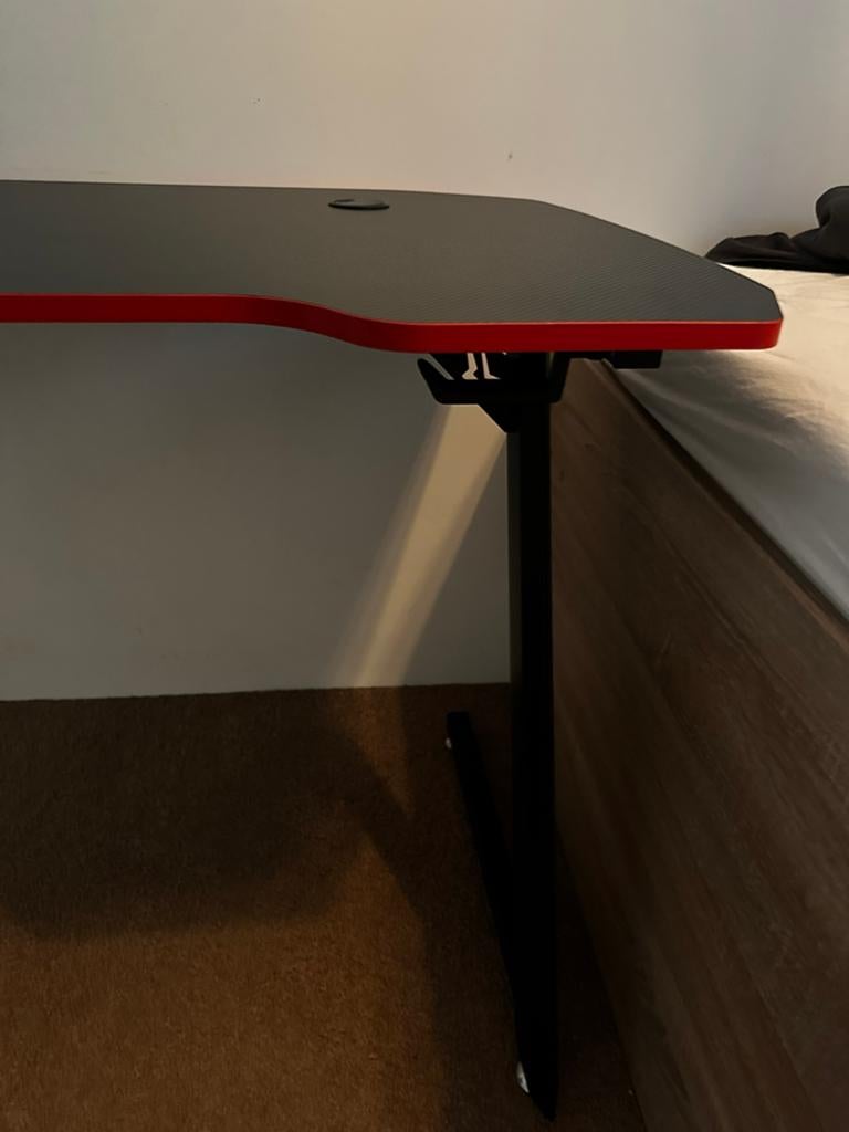 Gratis af te halen!!!!Game bureau 120x60x74cm, Huis en Inrichting, Tafels | Eettafels, Ophalen, 100 tot 150 cm, 50 tot 100 cm
