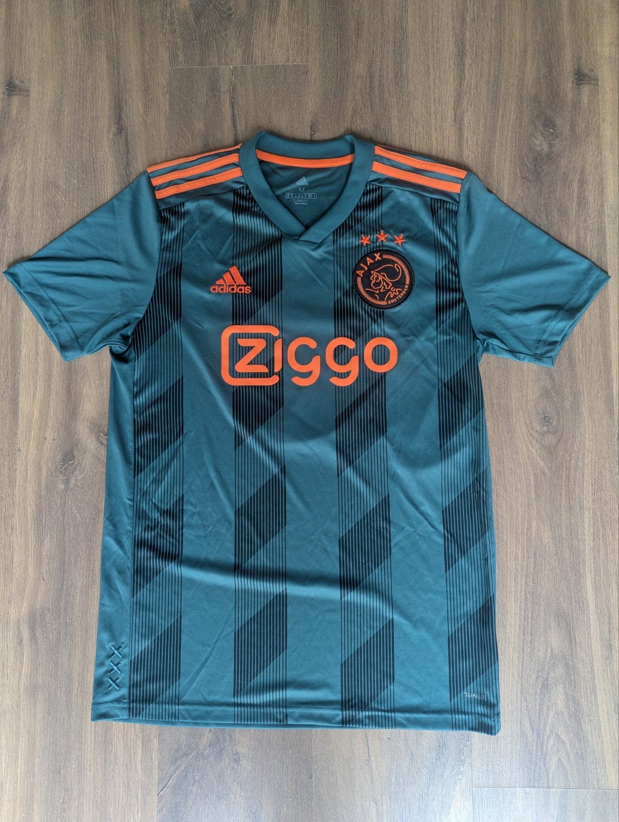 adidas Ajax shirt 2019/2020 Tadic origineel maat M Origineel, Verzamelen, Sportartikelen en Voetbal, Verzenden, Zo goed als nieuw