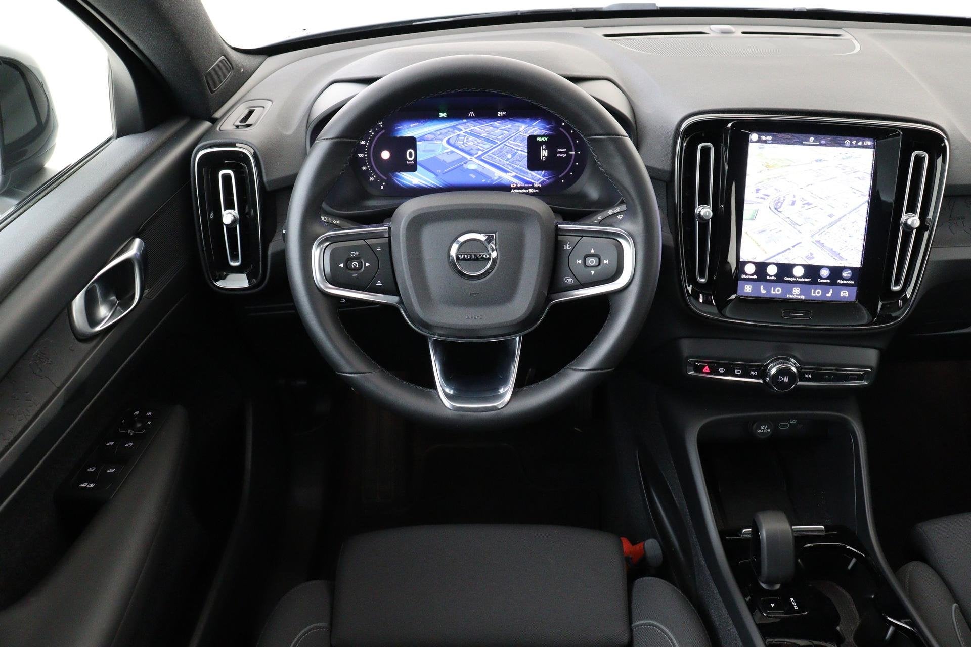 Volvo C40 RECHARGE CORE 69 kWh -PANO.DAK|CRUISE|CARPLAY|TREK, 12 maanden, Stof, Gebruikt, 420 min