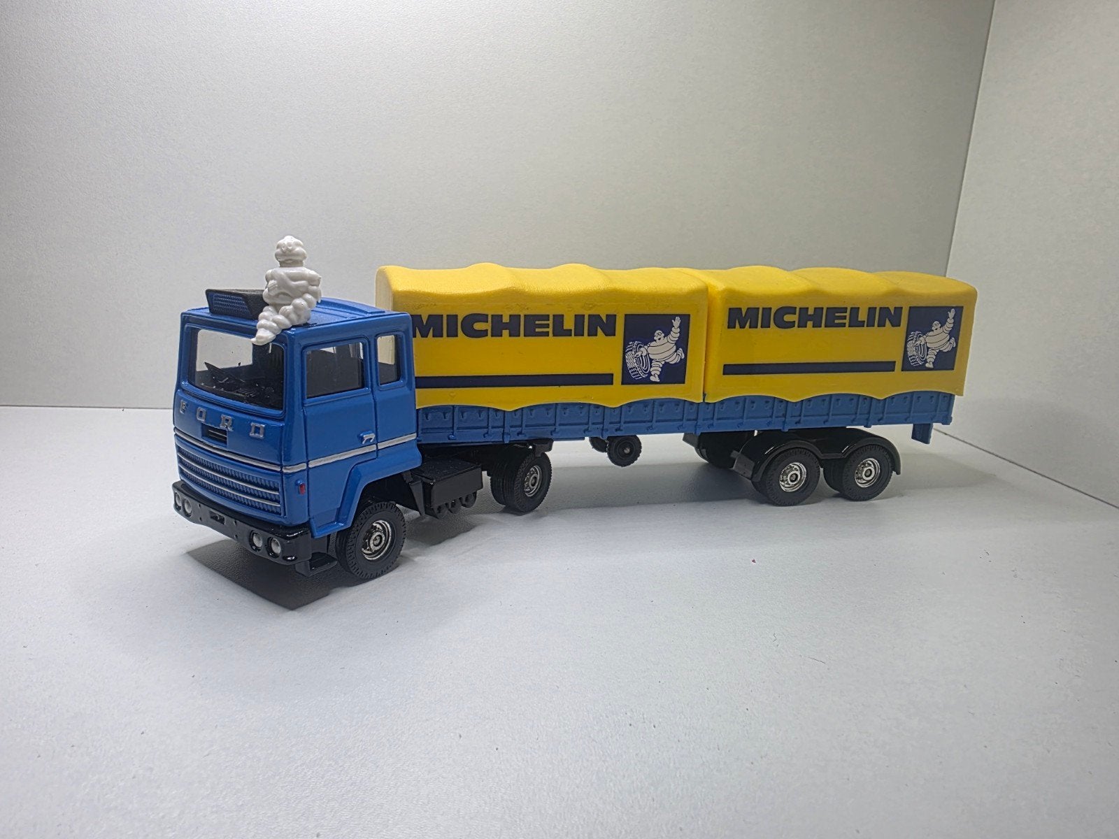 ford truck michelin, Ophalen of Verzenden, Zo goed als nieuw