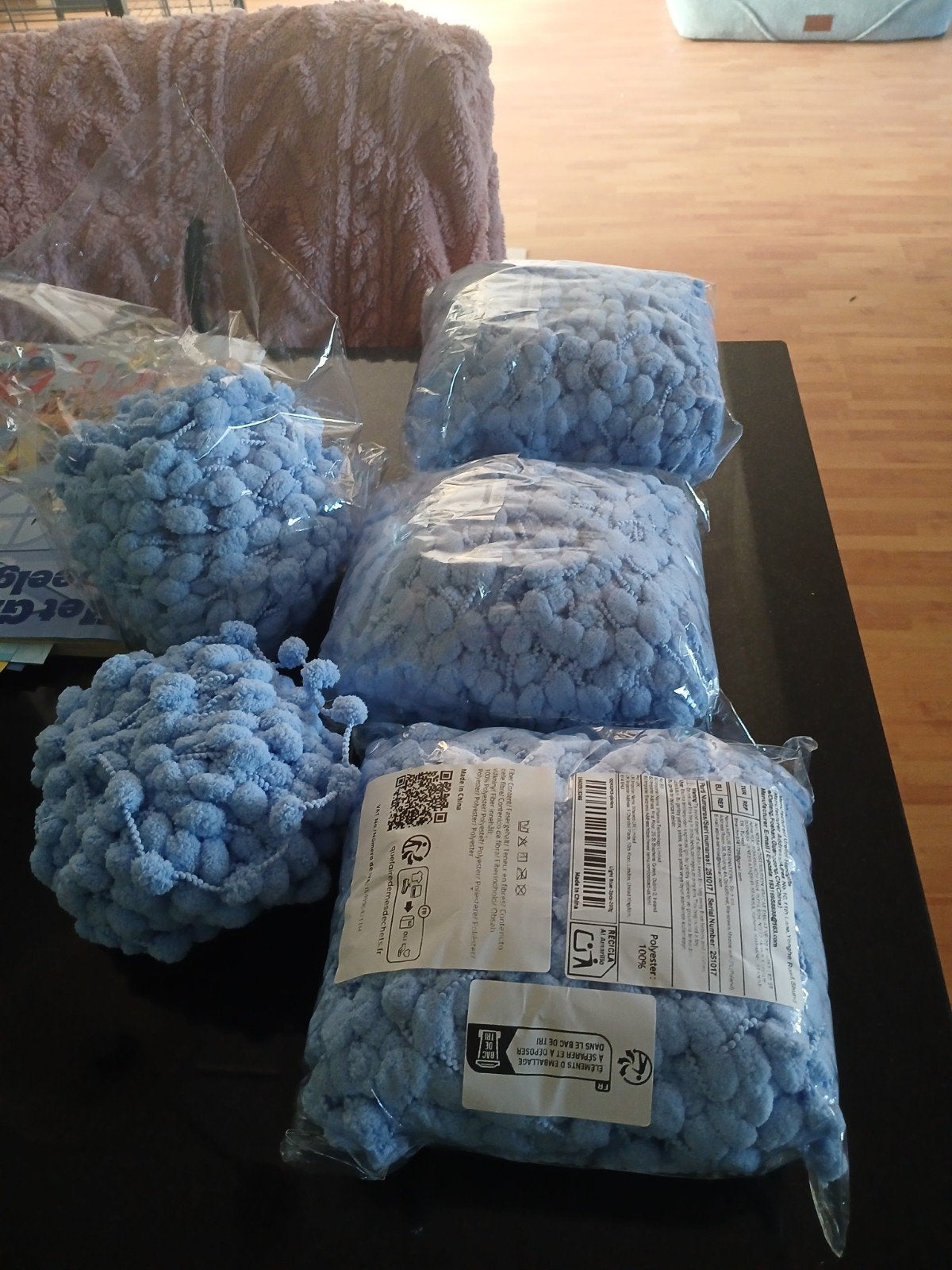 Zachte blauwe pompon wol om op te halen, Ophalen, Nieuw, Breien of Haken, Wol of Garen