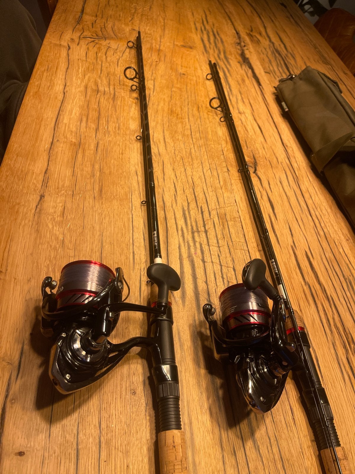 2x Daiwa Ninja feederhengels met molens en foedraal, Ophalen of Verzenden, Zo goed als nieuw, Werphengel