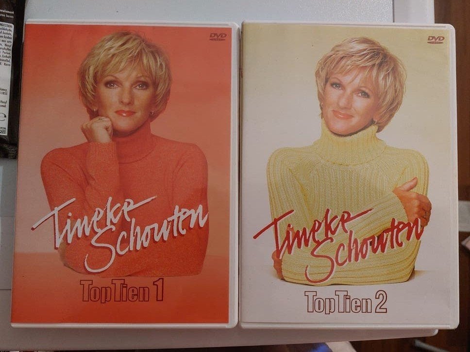 Tineke schouten dvd deel 1 en deel 2 top 10, Alle leeftijden, Ophalen of Verzenden, Zo goed als nieuw, Stand-up of Theatershow