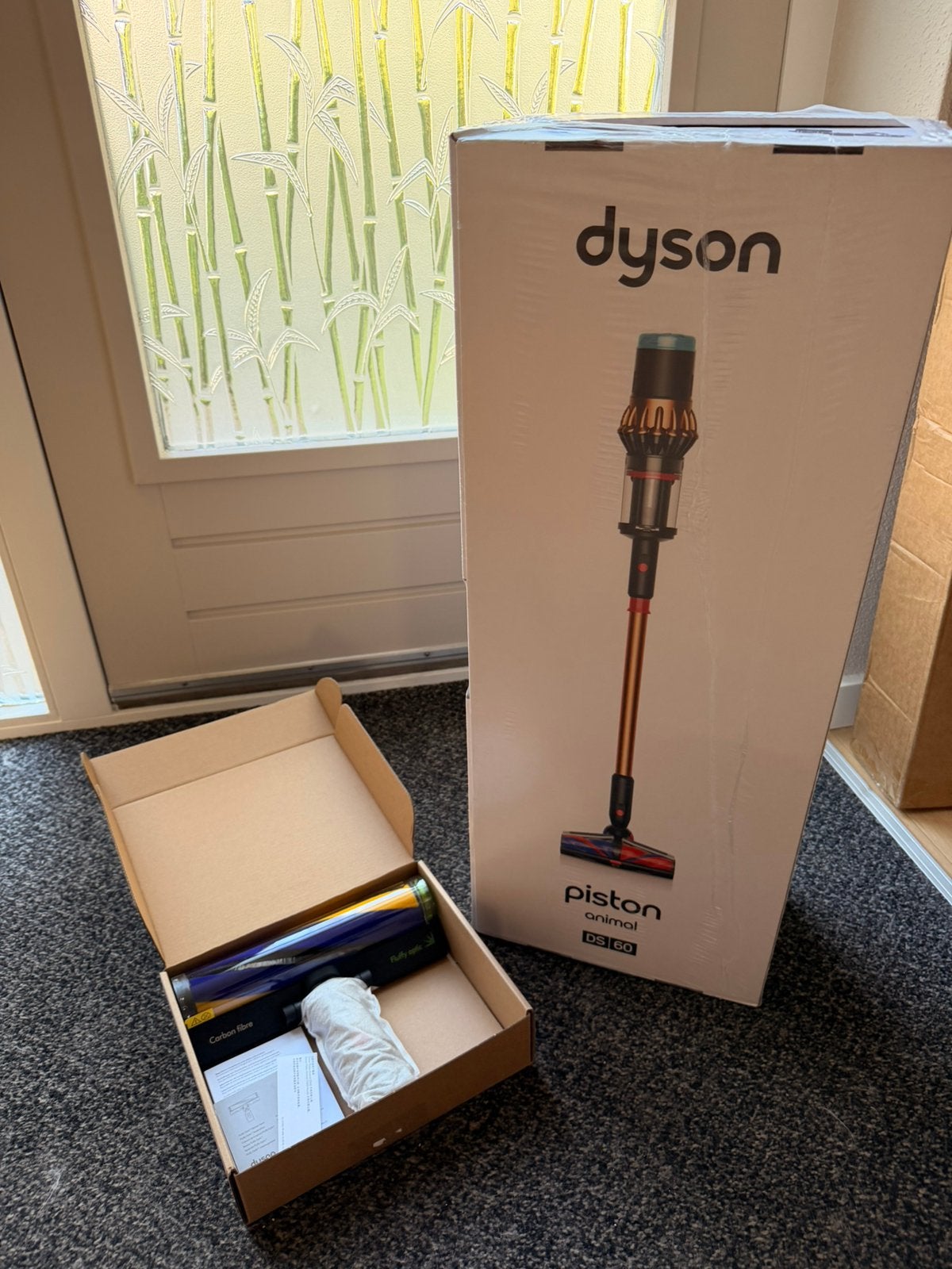 (GESEALED) Dyson v16 + optic vloermond, Witgoed en Apparatuur, Stofzuigers, Nieuw, Steelstofzuiger, Dyson, Minder dan 1200 watt