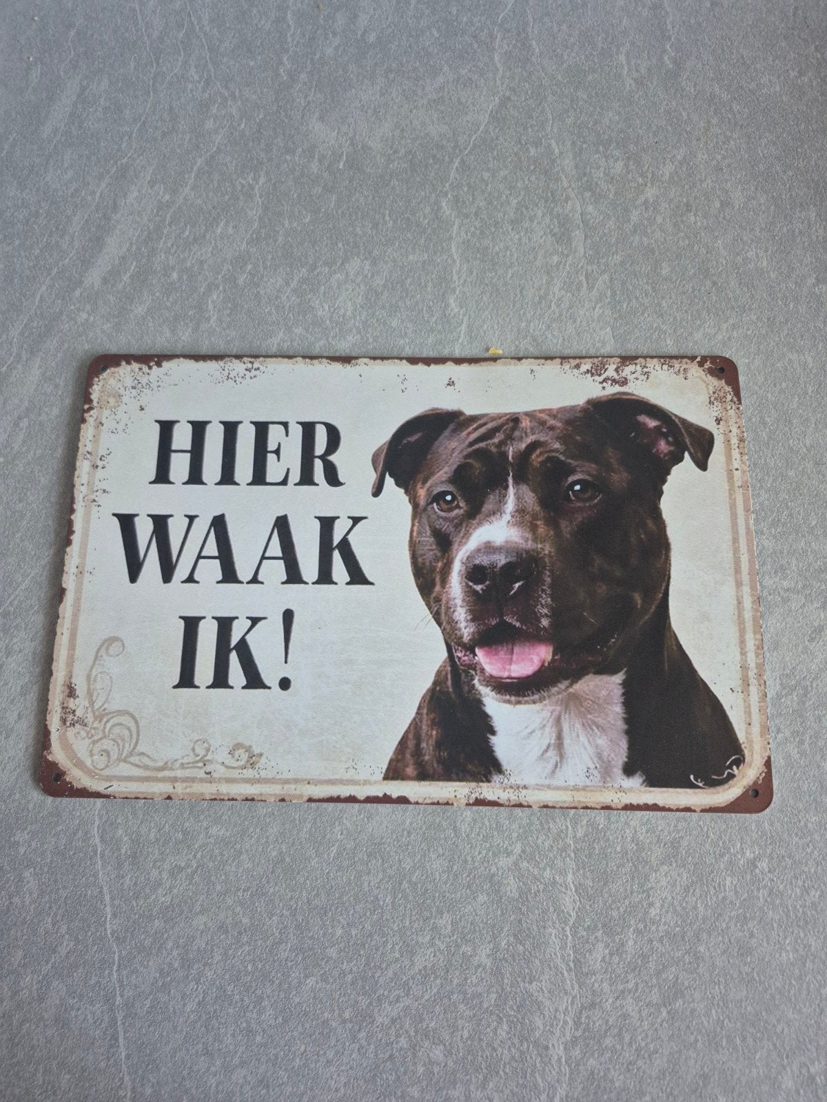 Hier Waak Ik! - Decoratief Bord met Hond, Ophalen of Verzenden, Nieuw, Reclamebord