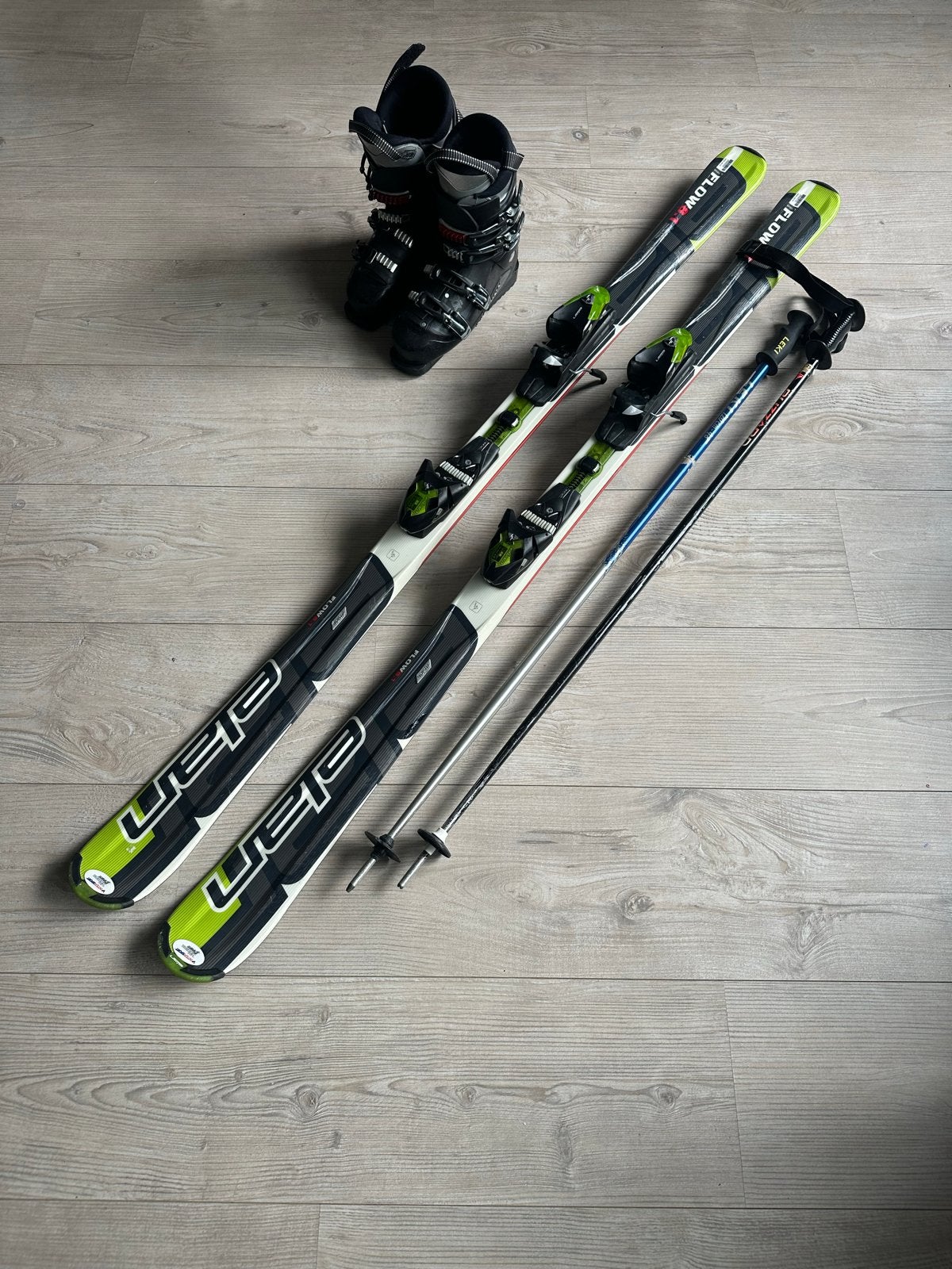 Elan Flow 8.1 ski's met Salomon schoenen en Leki stokken, Ophalen, 160 tot 180 cm, Gebruikt, Salomon