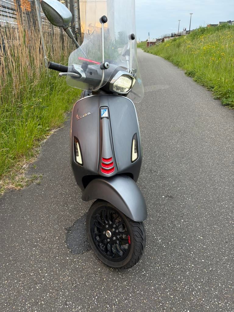 Vespa Sprint Vespa Sprint 2019 Mat Grijs – Eerste eigenaar, Ophalen, Gebruikt, Vespa S, Benzine
