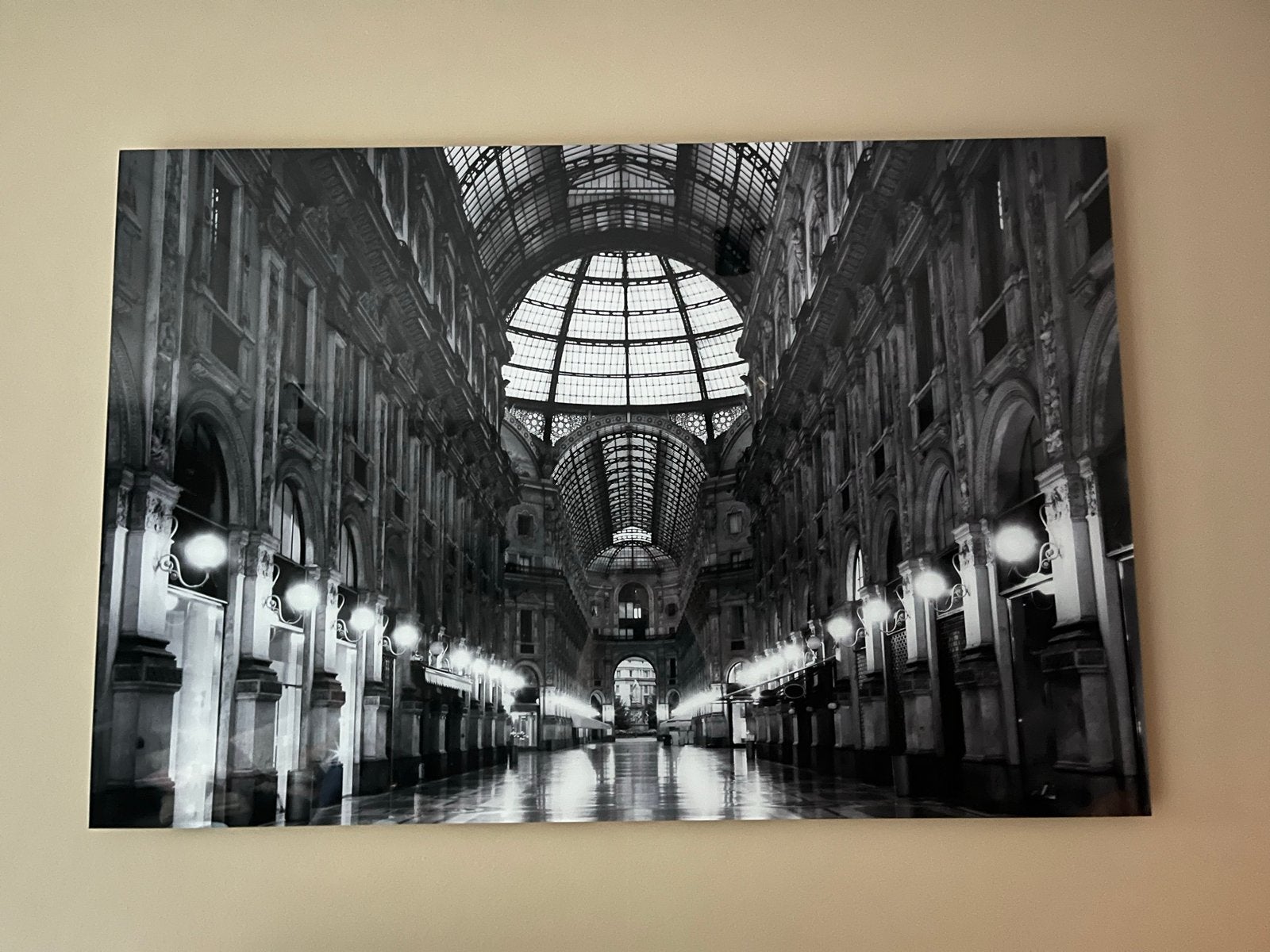 Grote zwart-wit foto met glas  van Galleria Vittorio Emanue, Huis en Inrichting, Ophalen, 125 cm of meer, Zo goed als nieuw, Foto of Poster