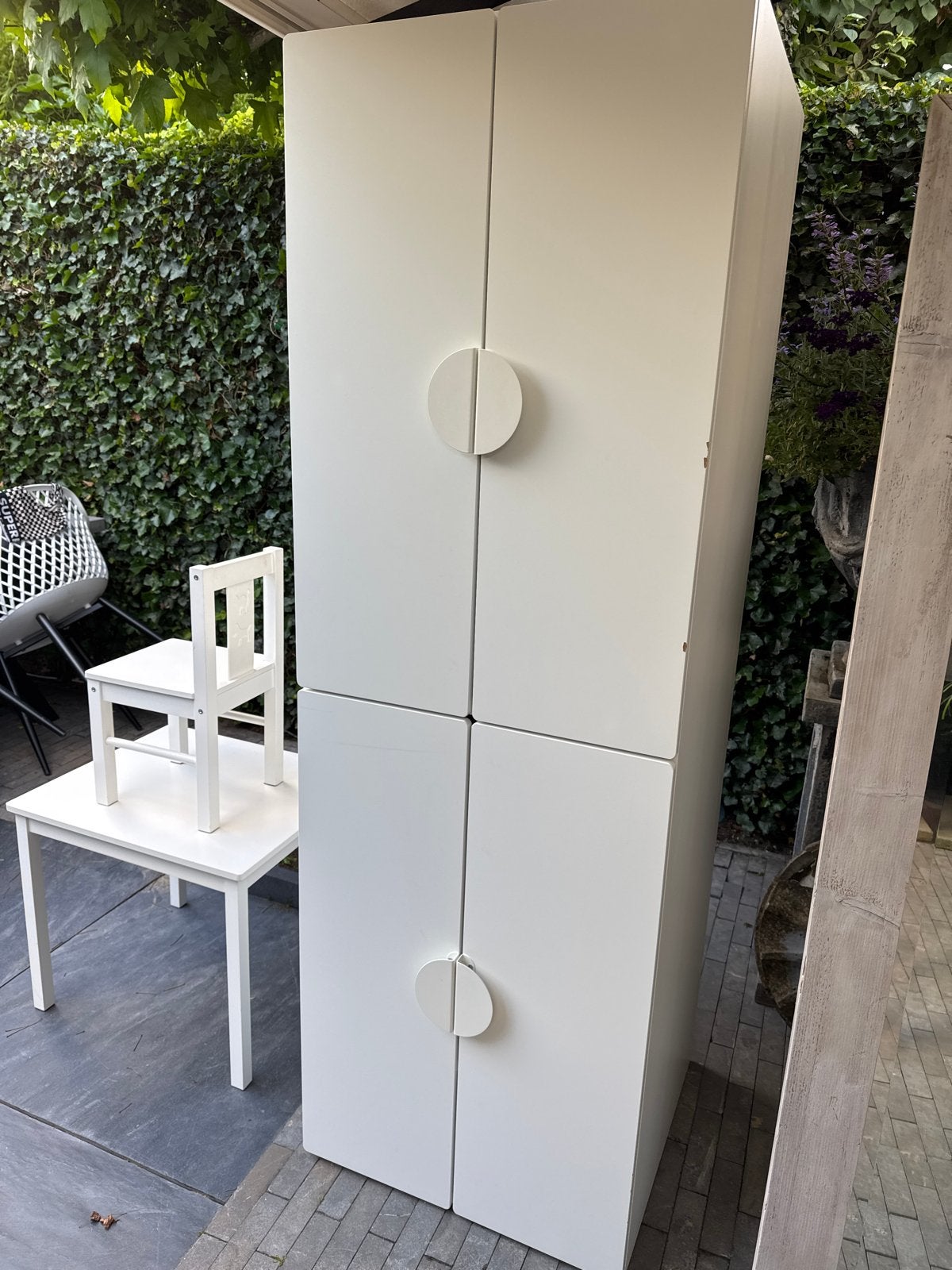 Witte kast met deuren en hangruimte, Gebruikt, 150 tot 200 cm, 25 tot 50 cm, Overige houtsoorten