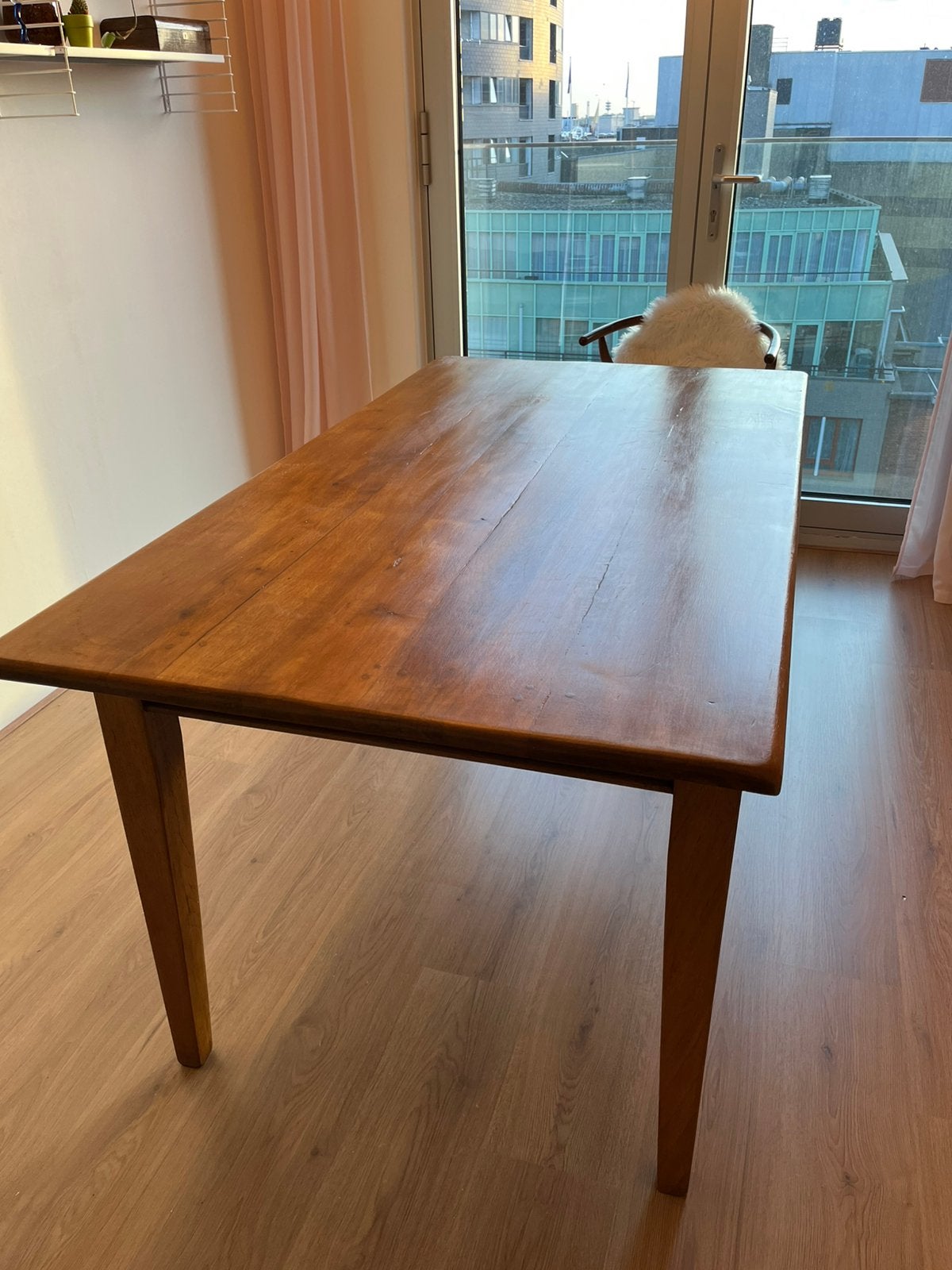 Houten eettafel met roodbruine beits, Ophalen, Gebruikt, 50 tot 100 cm, Vijf personen of meer