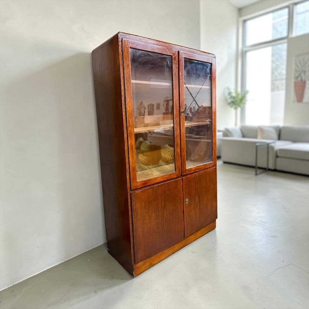 Vintage houten ondiepe vitrinekast / apotheekkast /labokast, Ophalen, Overijssel