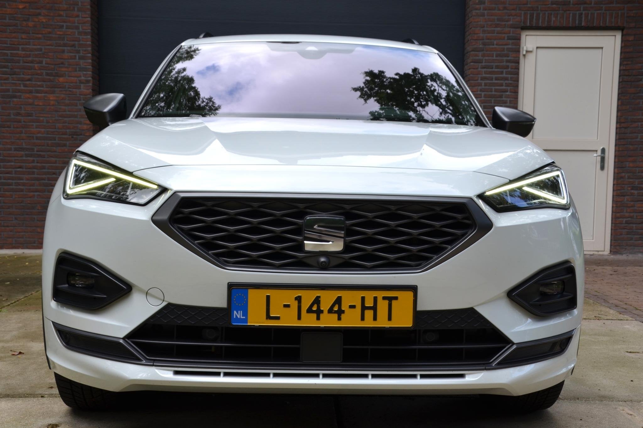 SEAT Tarraco 1.5 TSI FR Business Intense Automaat/Navi/Pdc/E, Auto's, Stof, 150 pk, Wit, Origineel Nederlands