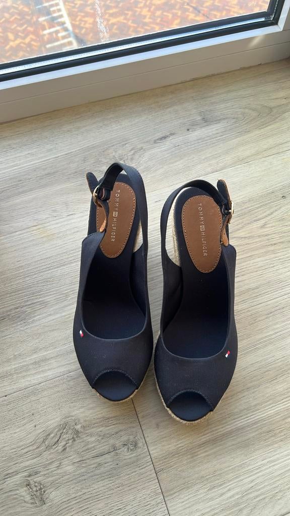 Tommy Hilfiger sleehakken maat 38 - Nooit gedragen!, Ophalen of Verzenden, Nieuw, Zwart, Espadrilles of Moccasins