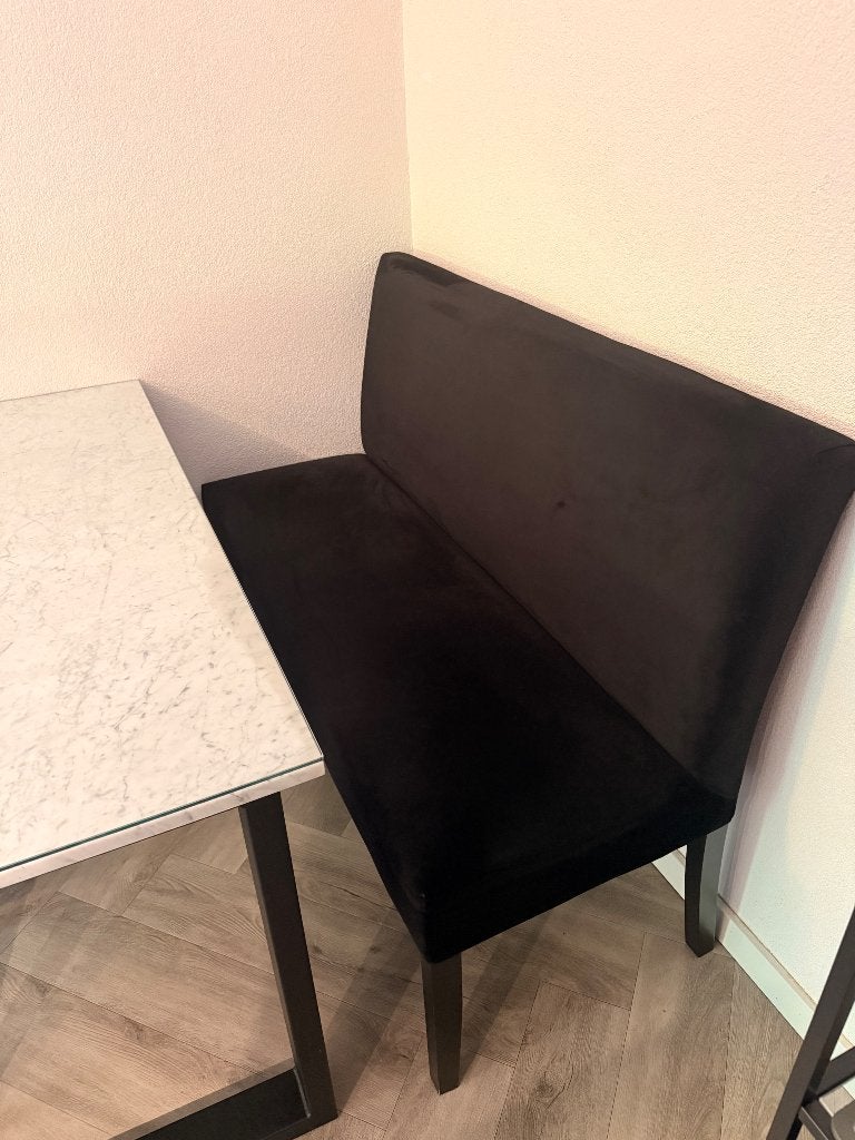 Eetkamerstoelen en bankje, Ophalen, Twee, Zwart, Zo goed als nieuw
