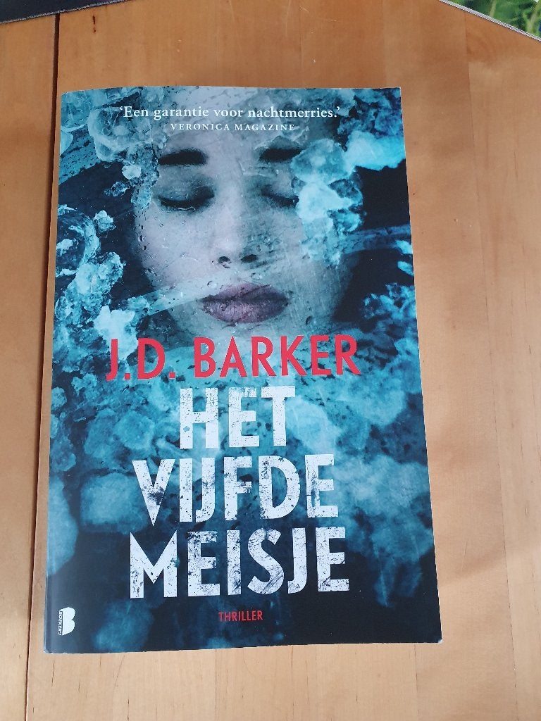 /  Het vijfde meisje  van  J.D. Barker, Boeken, Ophalen of Verzenden, Zo goed als nieuw