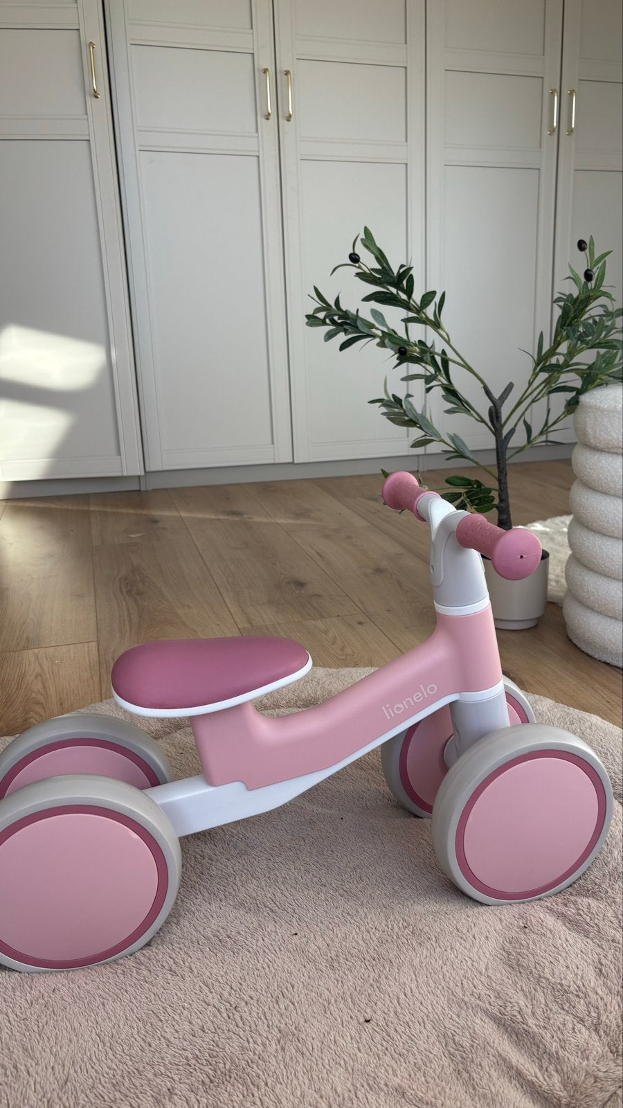 LIONELO Loopfiets Roze - Nieuw vanaf 1 Jaar, Ophalen of Verzenden, Nieuw, Loopfiets
