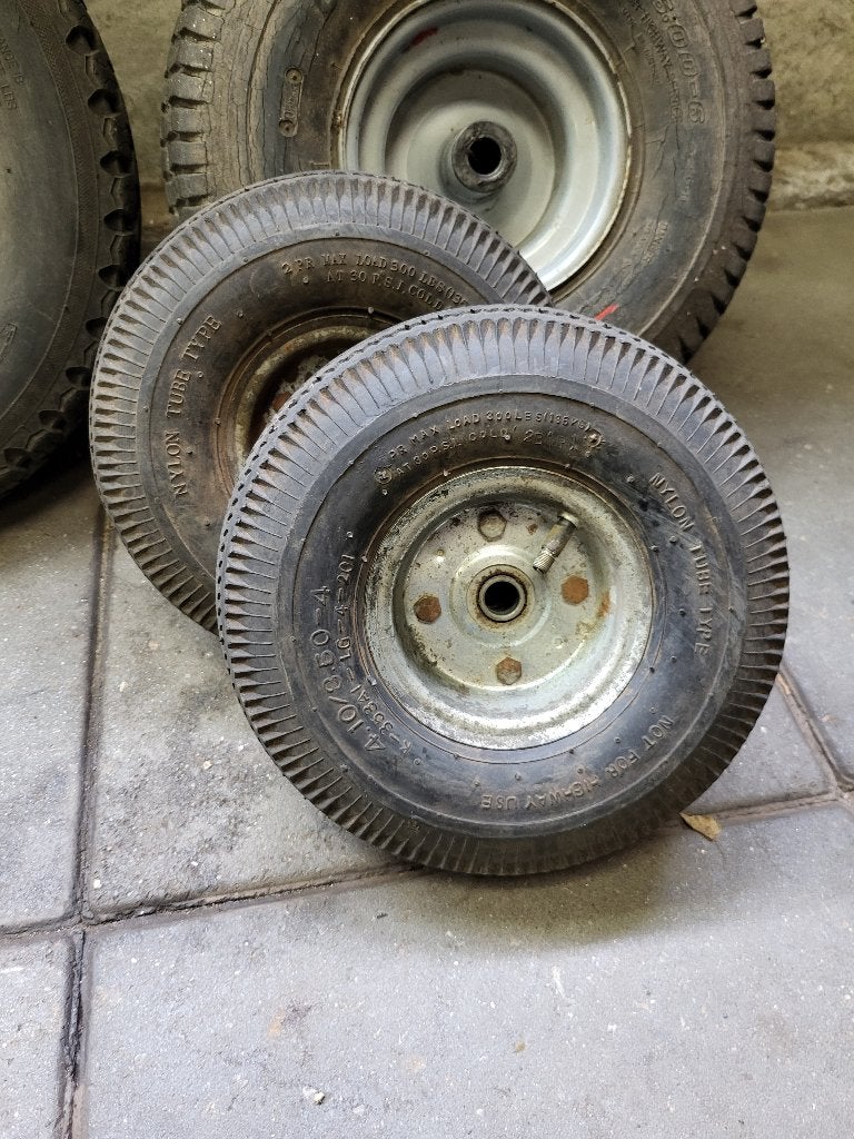 Kleine wielen met luchtbandjes (2 stuks)., Ophalen of Verzenden, Gebruikt