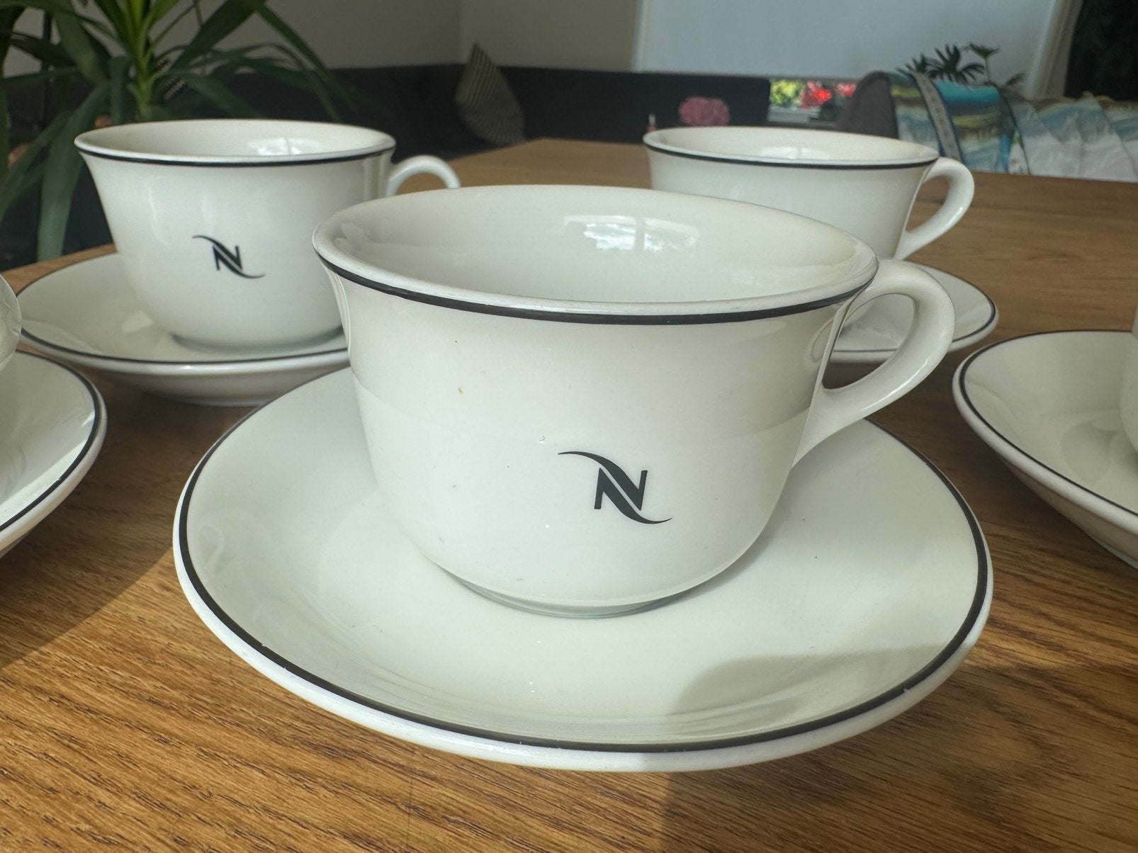 Nespresso koffiekoppen met svhotels 4, Verzamelen, Ophalen of Verzenden, Zo goed als nieuw, Porselein, Kop en/of schotel
