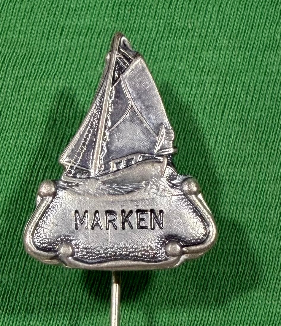 Speldje Marken, Ophalen of Verzenden, Zo goed als nieuw