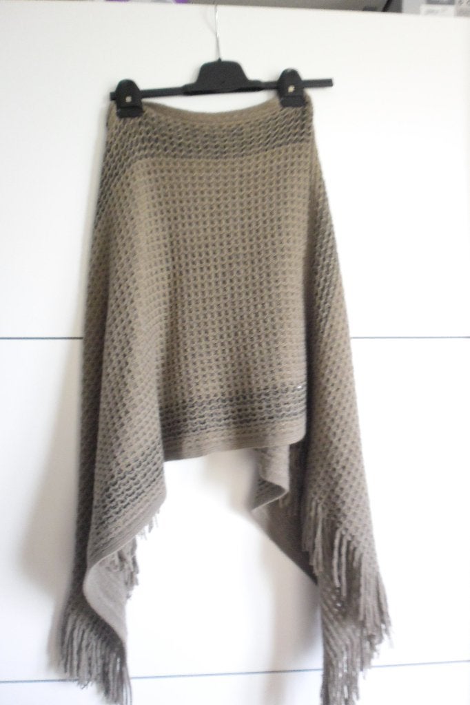Gebreide poncho in maat S/M, Bruin, Ophalen of Verzenden, Maat 36 (S), Onbekend