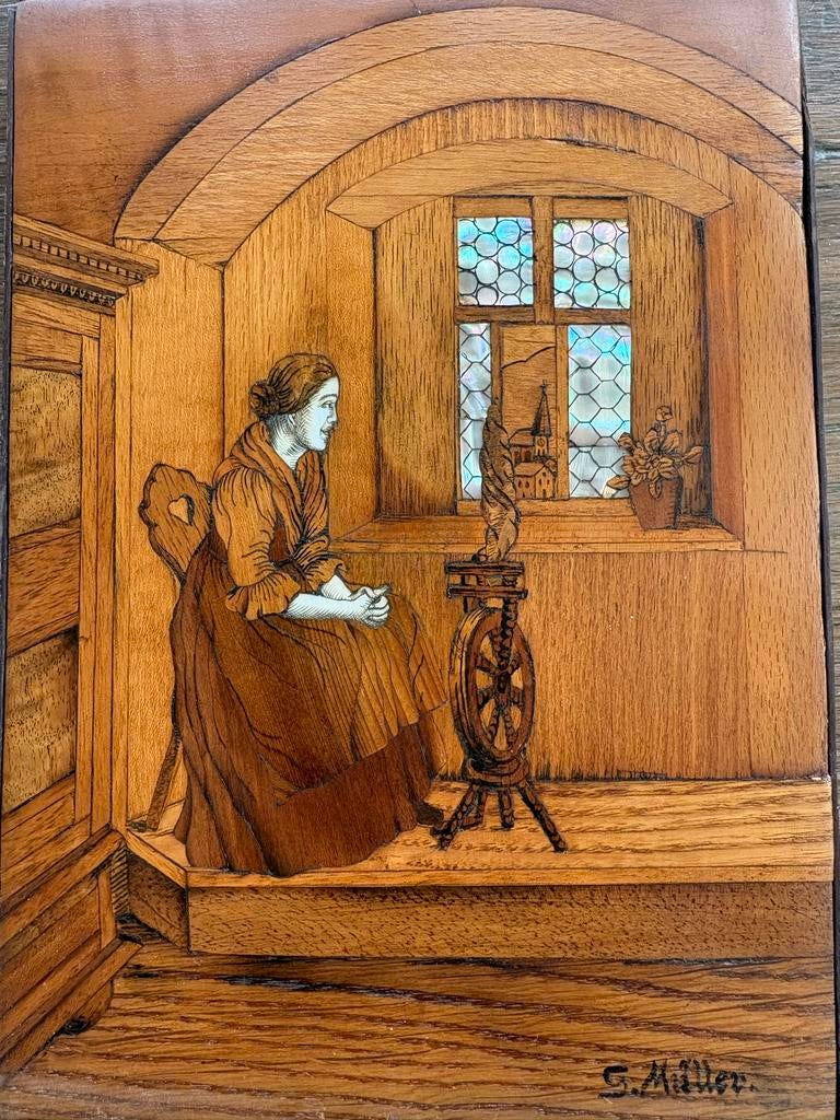 Antiek Hout Inleg Paneel: Vrouw aan het Spinnenwiel, Ophalen of Verzenden