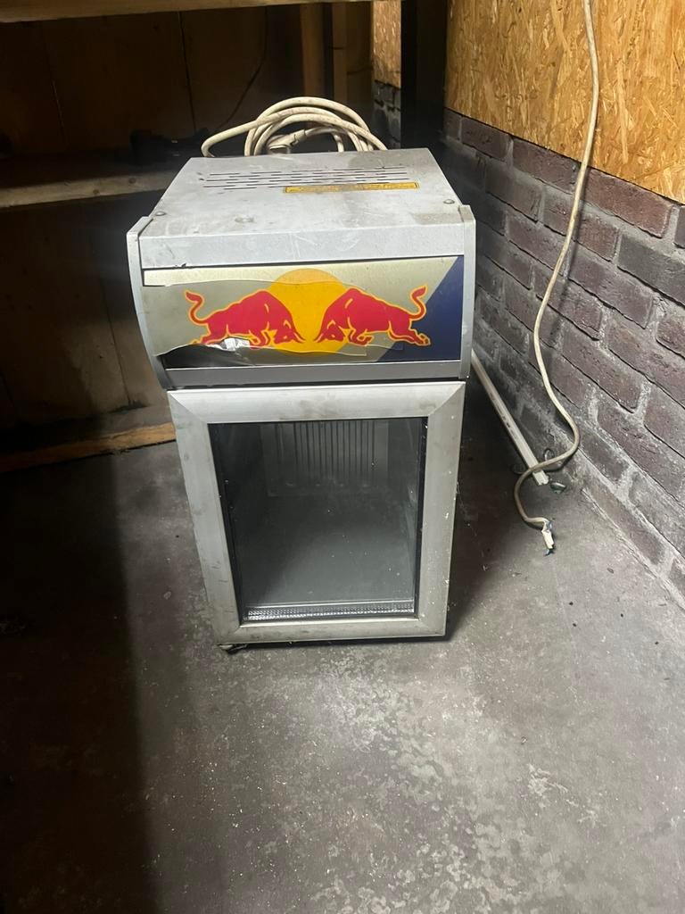 Redbull koelkast, Witgoed en Apparatuur, Koelkasten en IJskasten, Ophalen, Zonder vriesvak, 160 cm of meer, Minder dan 75 liter