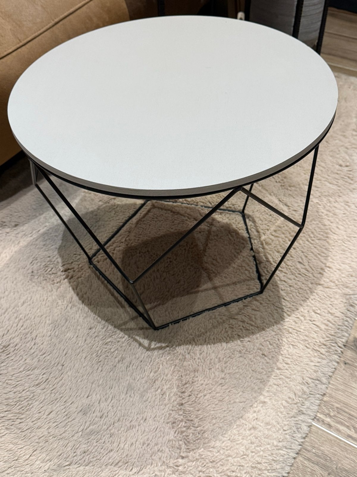 Salontafel beige met zwart onderstel, Ophalen, Gebruikt, Rond, 50 tot 100 cm