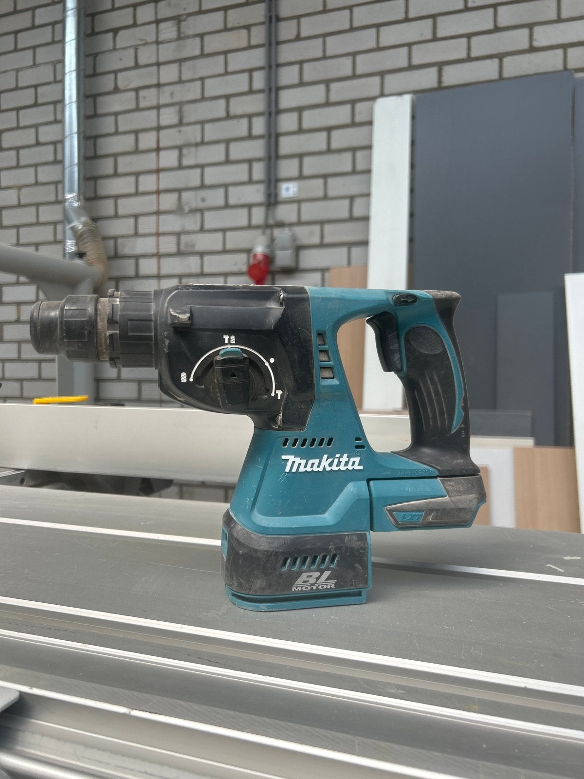 Makita DHR242 Boorhamer - Gebruikt maar in goede staat, Doe-het-zelf en Verbouw, Gereedschap | Boormachines, Gebruikt, Boor- en/of Breekhamer