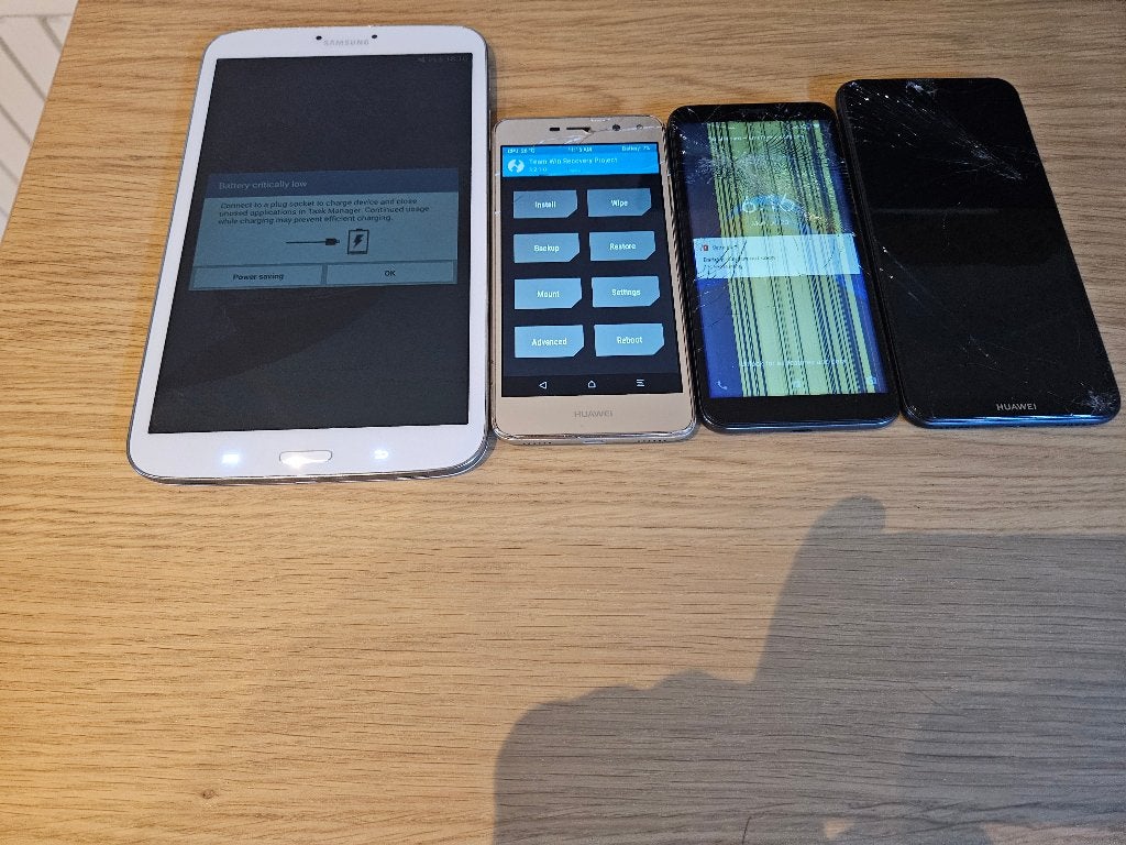 Partij oude telefoons + Samsung tablet – 4 stuks, Telecommunicatie, Ophalen, Gebruikt, Zwart, Touchscreen