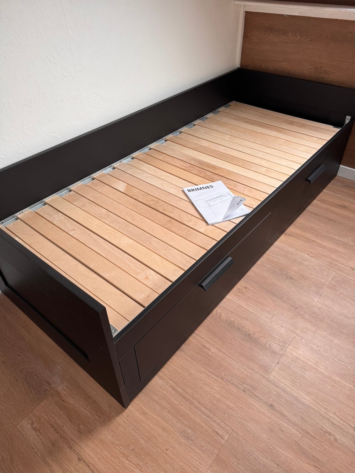 Brimnes 1-2 persoons bed Ikea donker bruin, Ophalen, 90 cm, Eenpersoons, Wit