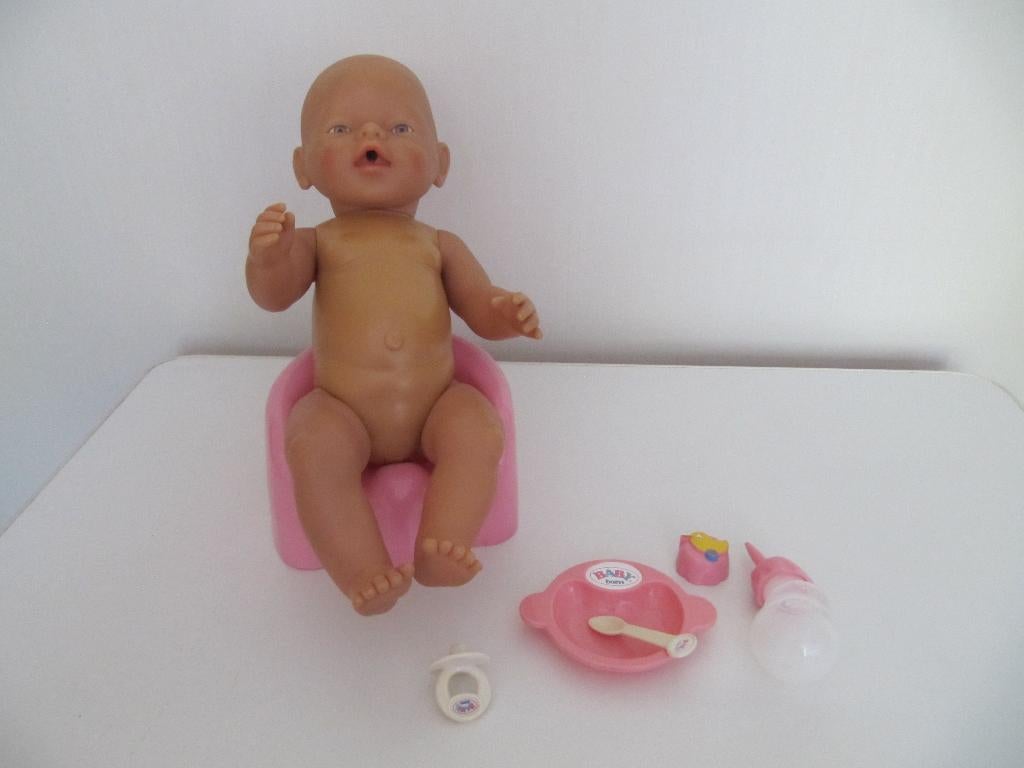 Baby Born pop (meisje) met accessoires (1), Ophalen of Verzenden, Zo goed als nieuw, Babypop