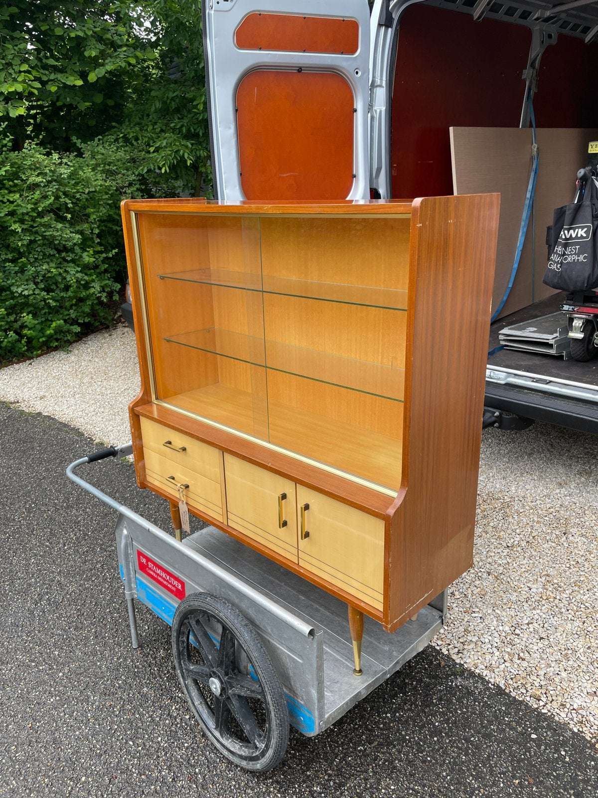 Vintage Belgische vitrinekast, Ophalen, Zo goed als nieuw, 25 tot 50 cm