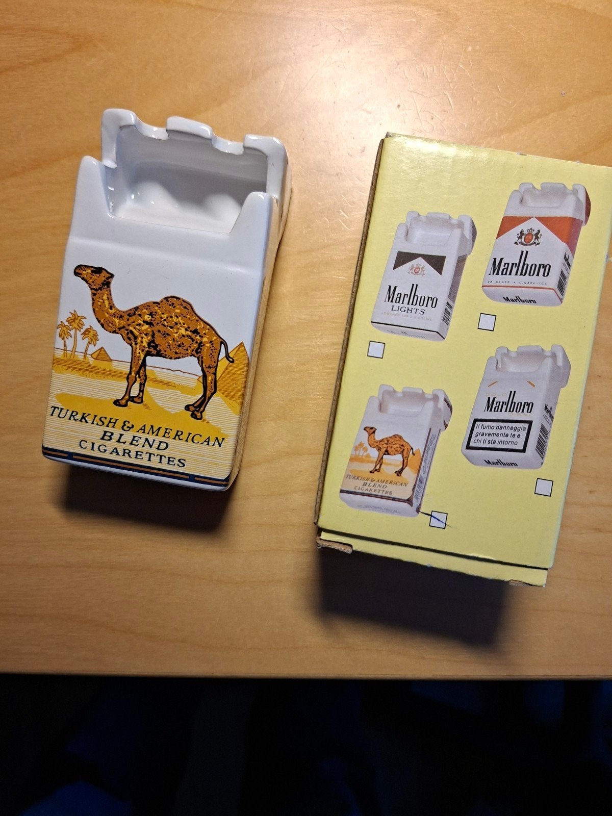 Vintage Camel asbak met orginele verpakking, Verzamelen, Rookartikelen, Aanstekers en Luciferdoosjes, Ophalen of Verzenden, Gebruikt