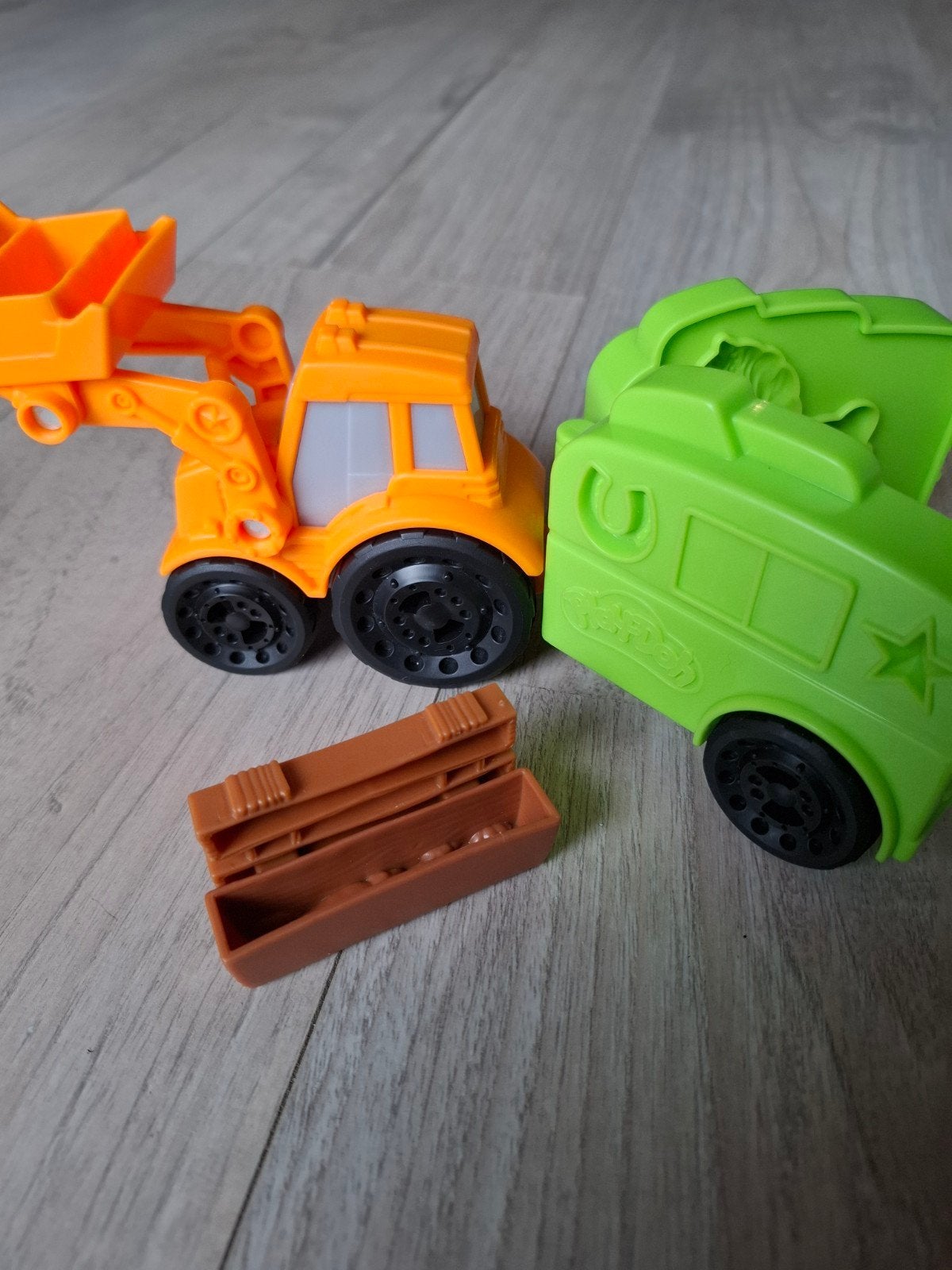 Play-Doh speelgoed set met tractor, paard, kleien, Kinderen en Baby's, Ophalen of Verzenden, Gebruikt, Knutselen