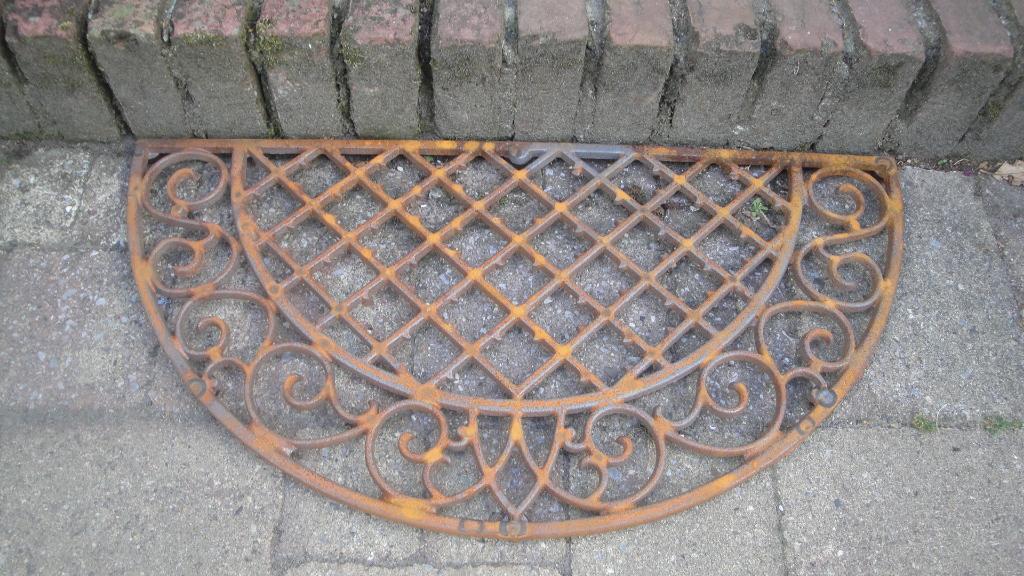 Antieke gietijzeren halfronde deurmat, Gietijzer, Ophalen of Verzenden, Binnen, Nieuw