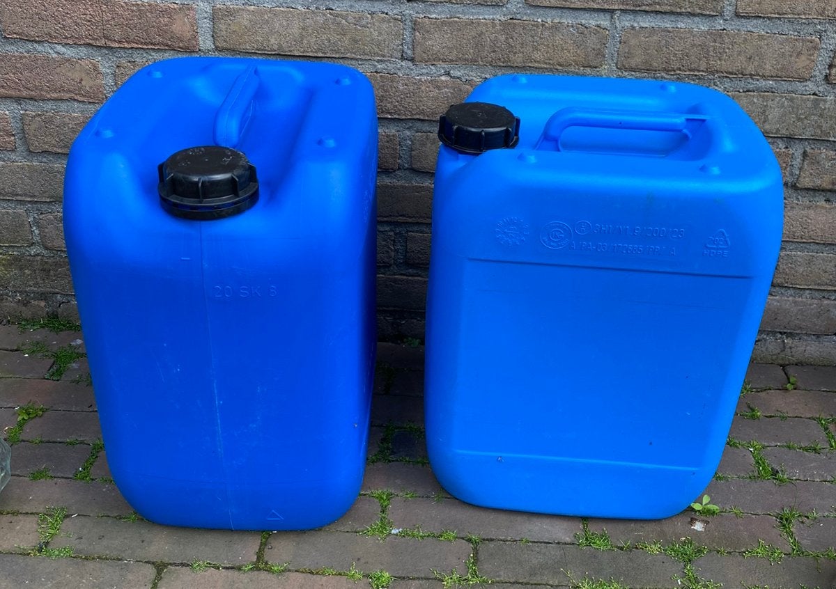 2x 20L jerrycans, Ophalen, Gebruikt