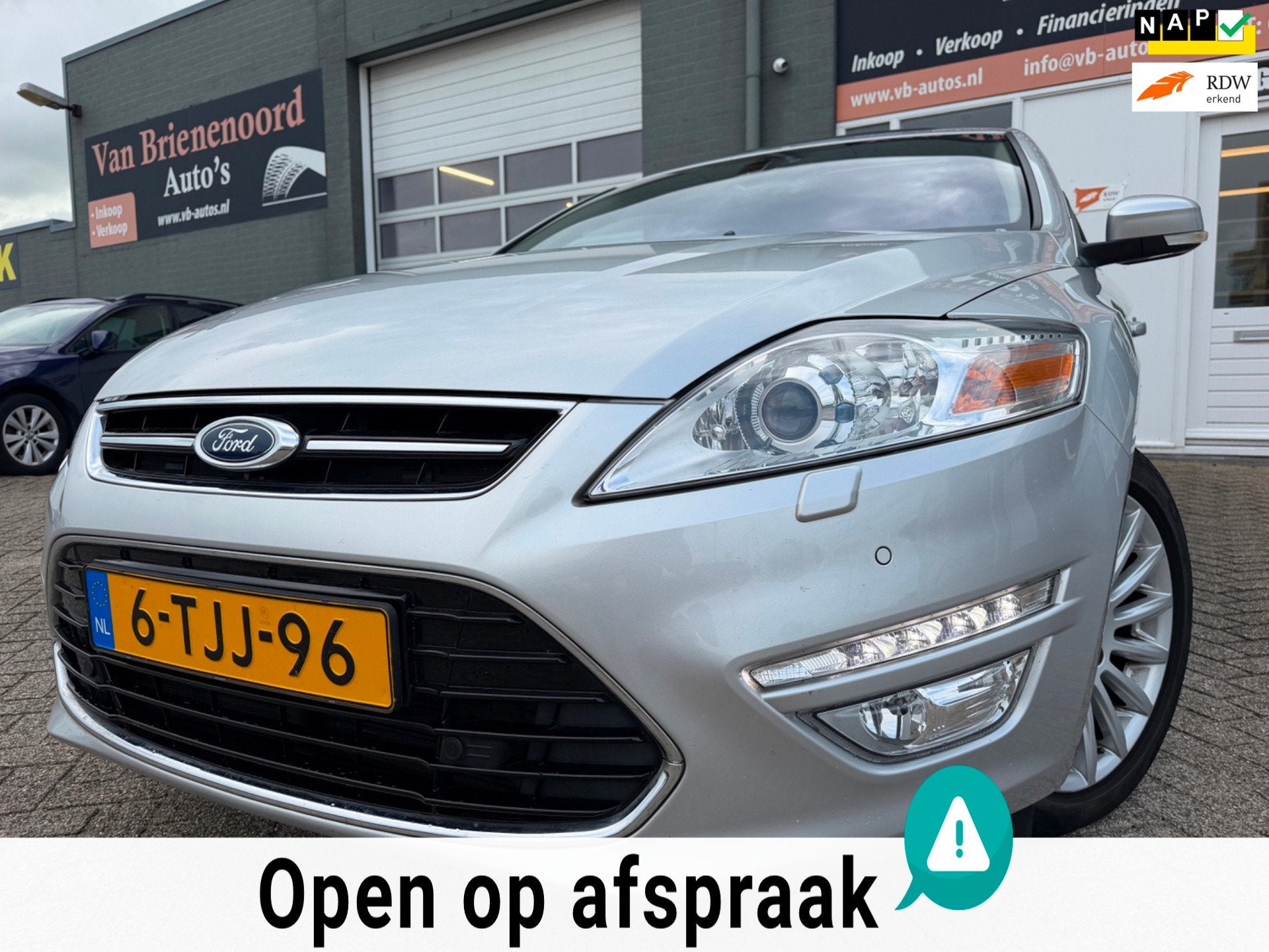 Ford Mondeo 1.6 EcoBoost Platinum met elec schuifdak en navi, Auto's, Voorwielaandrijving, Stof, Gebruikt, Zwart